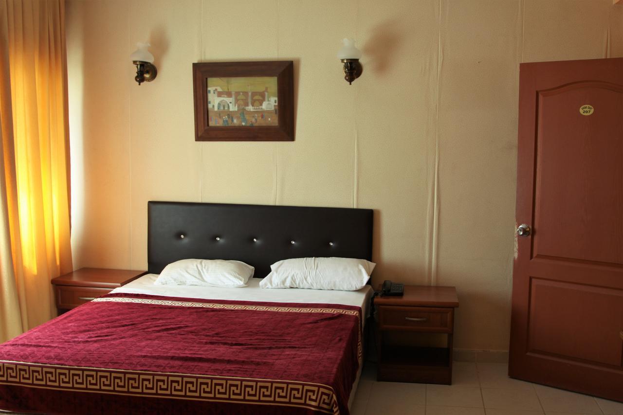Kasgar Court Hotel Agia Varvara Bagian luar foto