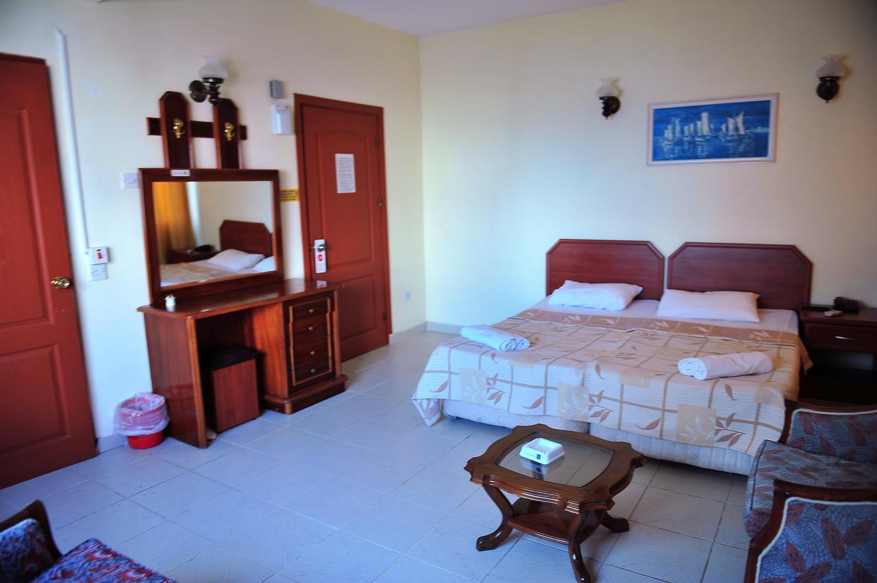 Kasgar Court Hotel Agia Varvara Bagian luar foto