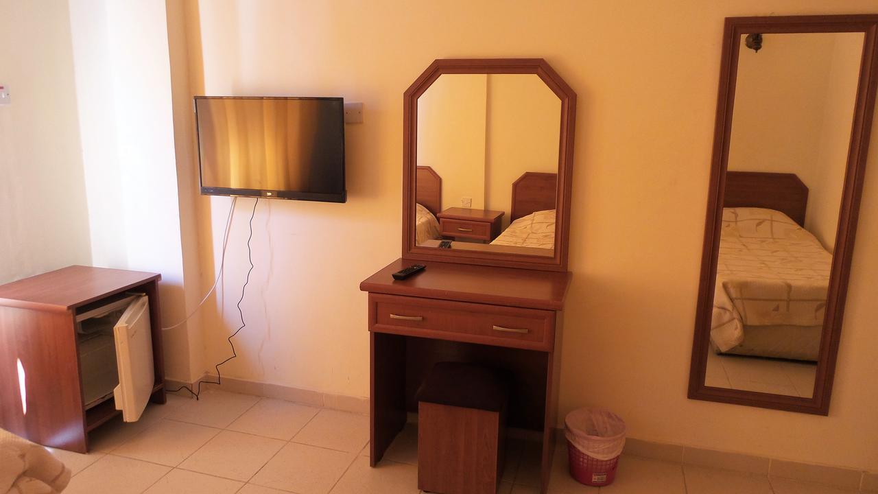 Kasgar Court Hotel Agia Varvara Bagian luar foto